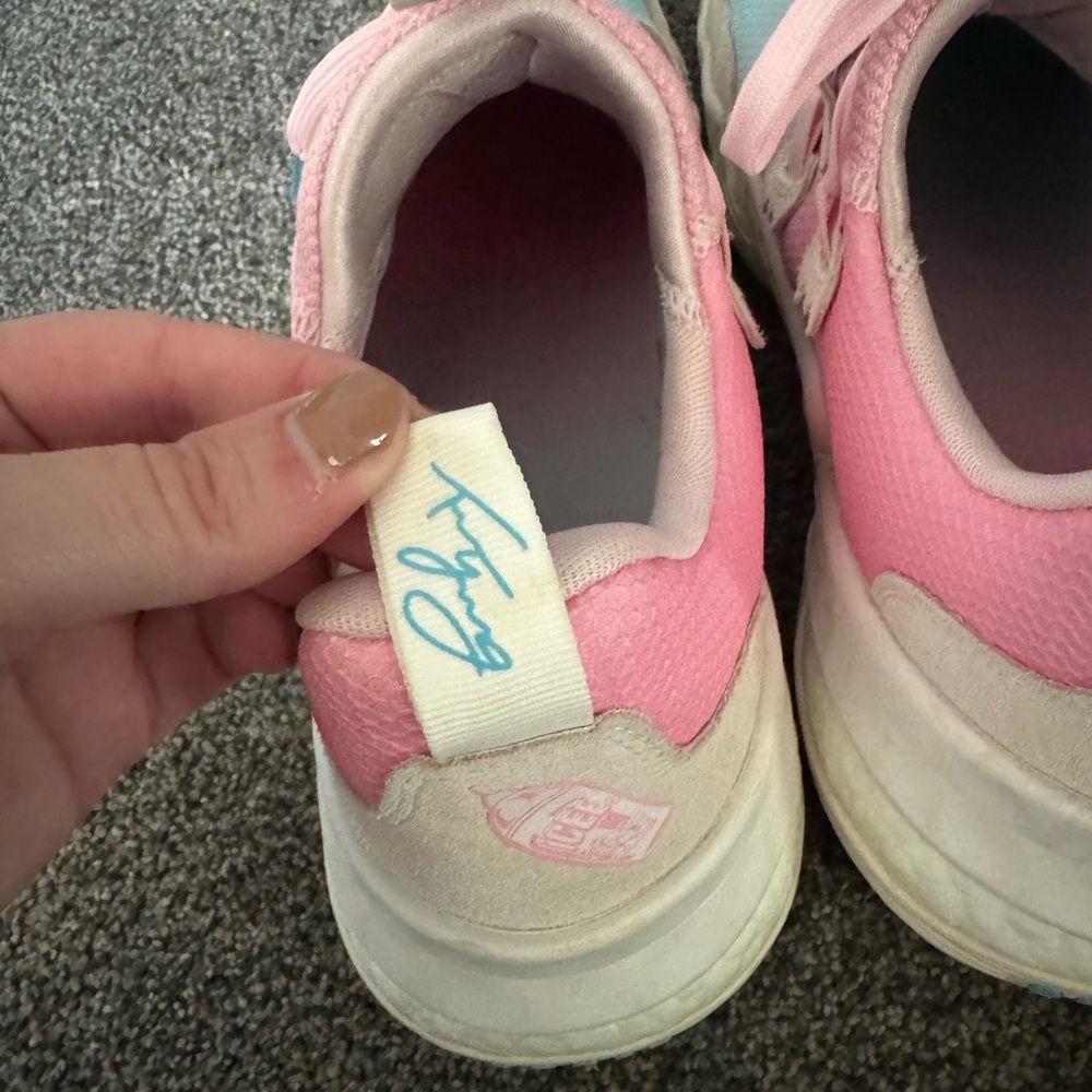 Adidas Limited Addition ICEE Basketball shoes - Picture 6 of 8